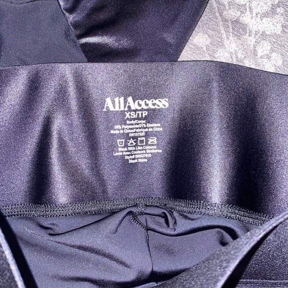 All access shiny leggings and sports bra - Picture 6 of 6